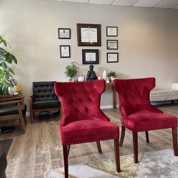 Delacruz Chiropractic - The most relaxing waiting area - Chiropractors Near Me - Reno, Nevada Delacruz Chiropractic - The most relaxing waiting area - Chiropractors Near Me - Reno, Nevada