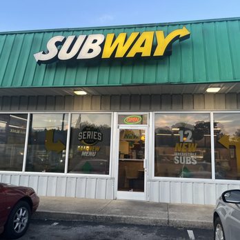 Subway - Exterior - Sandwiches Near Me - Munfordville, Kentucky