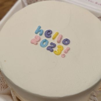 Mommy Liu Bakes - 4" vanilal chiffon, original cream + strawberry filling cake close up - Custom Cakes Near Me Mommy Liu Bakes - 4" vanilal chiffon, original cream + strawberry filling cake close up - Custom Cakes Near Me