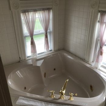 The Heather House - Jacuzzi tub - Bed & Breakfast Near Me - Marine City, Michigan The Heather House - Jacuzzi tub - Bed & Breakfast Near Me - Marine City, Michigan