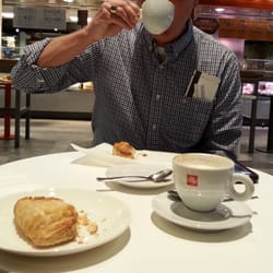 MyChef - Coffee and brioche before an early morning flight