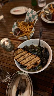 L & E Oyster Bar by null L & E Oyster Bar by null