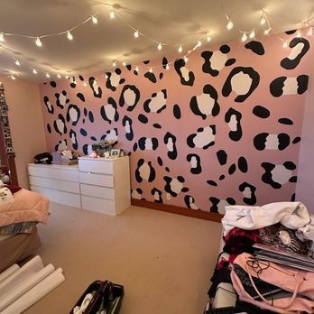 Nathan's Deluxe Wallpaper Installation - Wallpapering Near Me