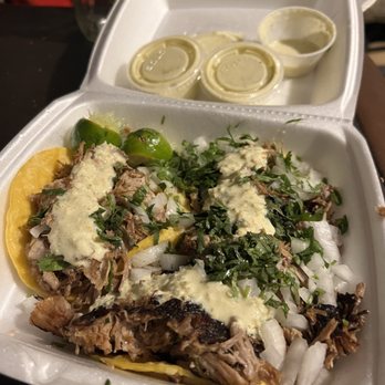 El Forastero - Carnitas with lime and spicy sour cream - Mexican Near Me - Placerville, California El Forastero - Carnitas with lime and spicy sour cream - Mexican Near Me - Placerville, California