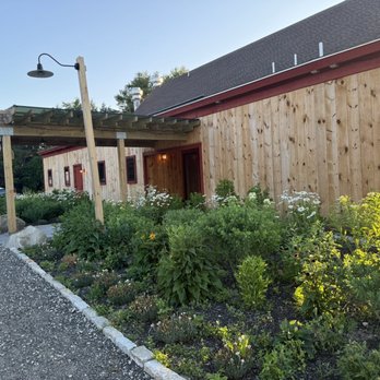 Wander at LongWoods - Approach to the restaurant - Desserts Near Me - Cumberland Center, Maine