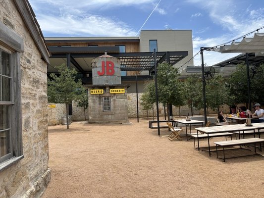 Junebug's BBQ by null