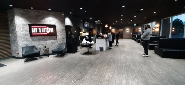 Dav’s Hotspot Restaurant + Lounge by null