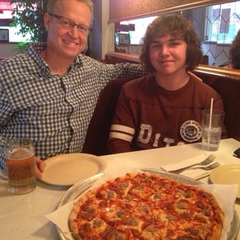 Sammy's Pizza & Restaurant - Pizza Near Me - Fargo, North Dakota