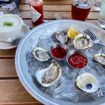 Breakwater - Oysters and clam chowder - American Near Me - Stonington, Connecticut Breakwater - Oysters and clam chowder - American Near Me - Stonington, Connecticut