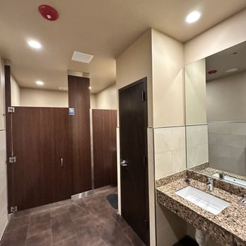 Outback Steakhouse - Restroom - Steakhouses Near Me - Oakhurst, New Jersey
