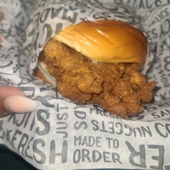 PDQ Chicken - Spicy chicken sandwich - Sandwiches Near Me - Miami, Florida PDQ Chicken - Spicy chicken sandwich - Sandwiches Near Me - Miami, Florida