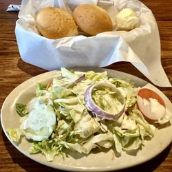 El Corral - Starter salad and rolls.