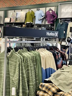 DICK'S Sporting Goods by null