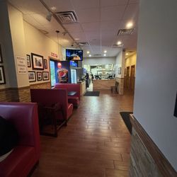 Bourbon Street Pizza - Inside of dining room