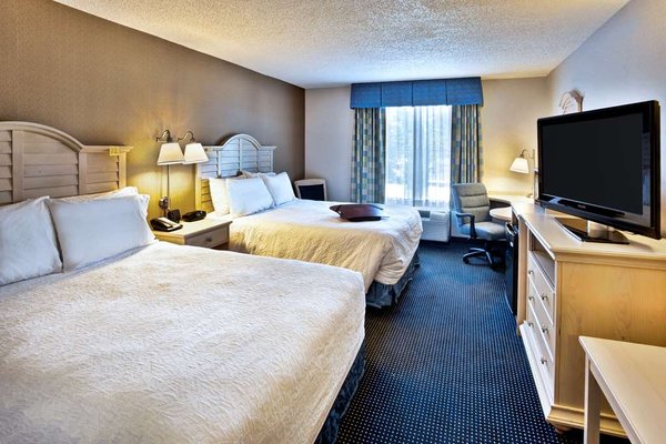 Hampton Inn & Suites Cape Cod-West Yarmouth by null