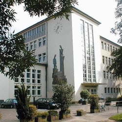Ludwigsgymnasium Saarbrücken - Haupteingang des Ludwigsgymnasiums