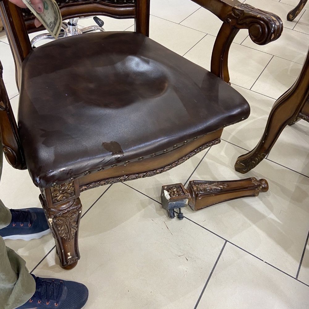 If you zoom in on the broken leg, you can see it had been glued before.