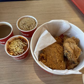 Jollibee - Fried chicken with spaghetti and adobo rice 6pc Chickenjoy Meal Deal. - Fast Food Near Me - West Covina, California Jollibee - Fried chicken with spaghetti and adobo rice 6pc Chickenjoy Meal Deal. - Fast Food Near Me - West Covina, California