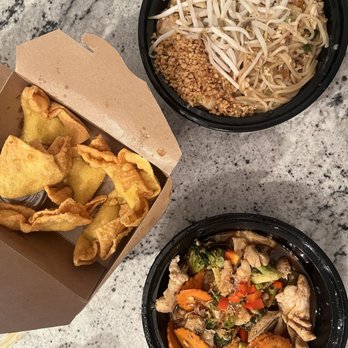 Sen Thai Asian Bistro - Chicken pad thai, Crab Rangoon (Delivery), Pad Garlic & Pepper (Delivery) - Japanese Near Me - St Louis, Missouri