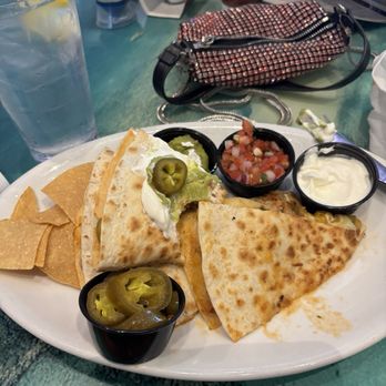 Margaritaville - Pigeon Forge - Was an appetizer chicken quesadillas were excellent - American Near Me - Pigeon Forge, Tennessee