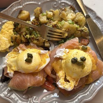 Mamimosas - Salmon Benedict - Breakfast & Brunch Near Me - West Covina, California