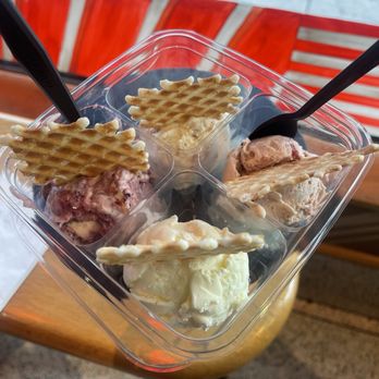 Salt & Straw - Cornflake Cookies w/Marionberry Jam, Snap' N Crackle Marshmallow Treat, Arbequina Olive Oil, & Strawberry Honey Balsamic w/ Black Pepper - Ice Cream & Frozen Yogurt Near Me - Pasadena, California Salt & Straw - Cornflake Cookies w/Marionberry Jam, Snap' N Crackle Marshmallow Treat, Arbequina Olive Oil, & Strawberry Honey Balsamic w/ Black Pepper - Ice Cream & Frozen Yogurt Near Me - Pasadena, California