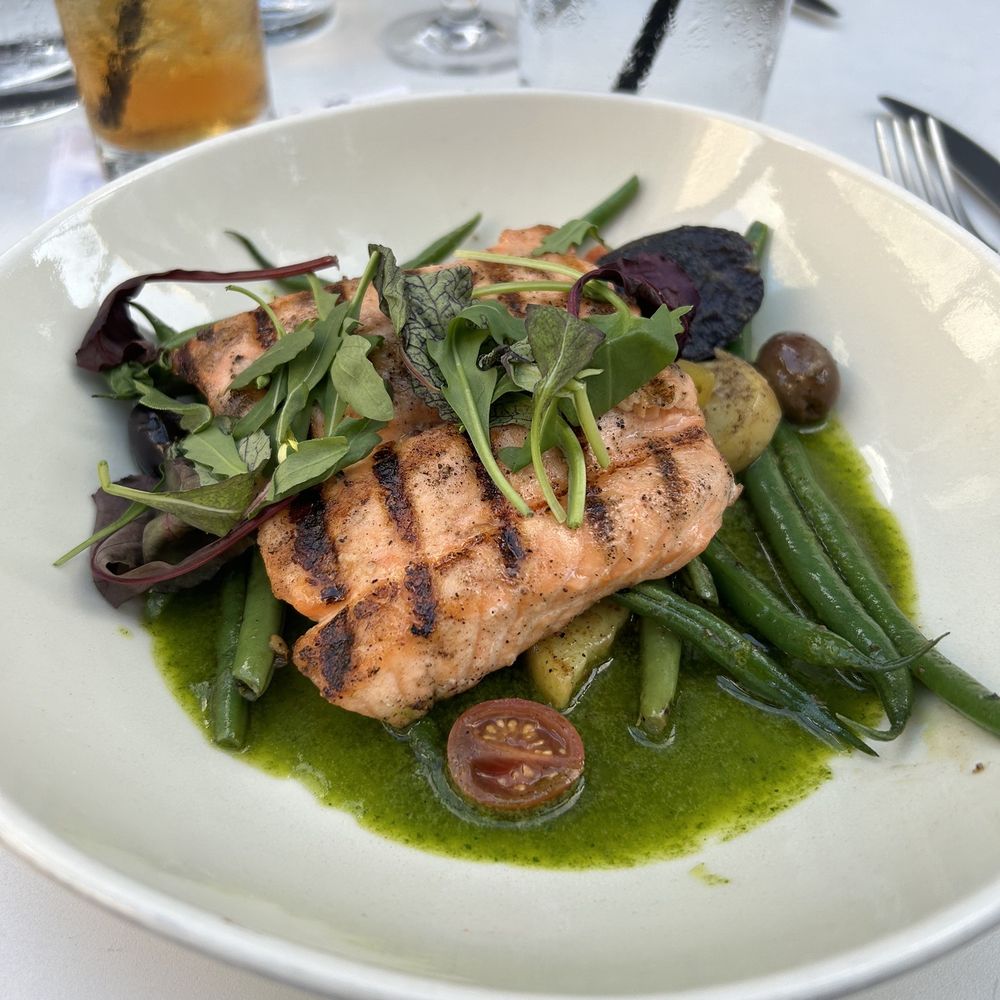 Sloane's Corner - Salmon and green beans - New American Near Me - Dallas, Texas Sloane's Corner - Salmon and green beans - New American Near Me - Dallas, Texas