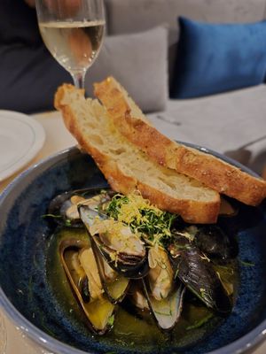 Bistro 8 by null