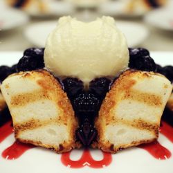 The Posh Affair - Grilled Angel Food Cake with Roasted Blueberries & Blue Bell Homemade Vanilla Ice Cream