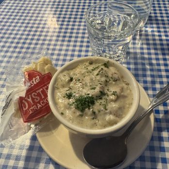 Emmett Watson's Oyster Bar - Clam chowder - Seafood Near Me - Seattle, Washington