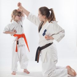 IKK Chartham Karate and Martial Arts Club - Sensei Amy teaching blocks