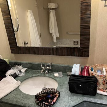 Intercontinental Montréal - This is the counter space. - Hotels Near Me - Montreal, Quebec Intercontinental Montréal - This is the counter space. - Hotels Near Me - Montreal, Quebec