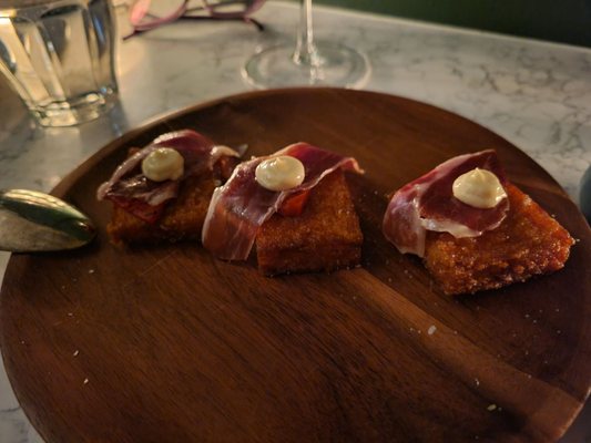 Bar Monette by null