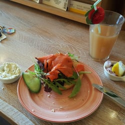 Bagels & Beans - Yummie.... wel oppassen dat de wilde zalm er niet vanaf springt... ;)