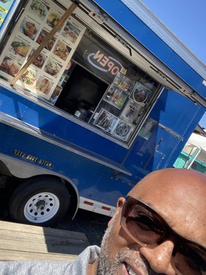 Milwaukie Station Food Cart Pod by null