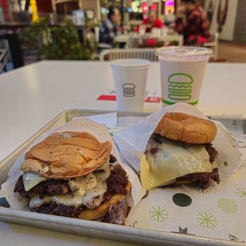 Shake Shack Bay Street - Black Truffle Burger - Burgers Near Me - Emeryville, California Shake Shack Bay Street - Black Truffle Burger - Burgers Near Me - Emeryville, California