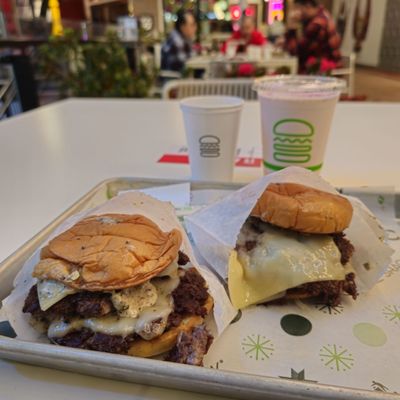 Shake Shack Bay Street by null