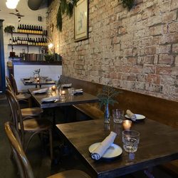 Field Bar Bottle - Dining area