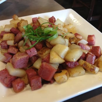 Moena Café - Side corned beef hash $6 - Cafes Near Me - Honolulu, Hawaii