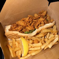 Stubbys - Clam Roll w/ Fries