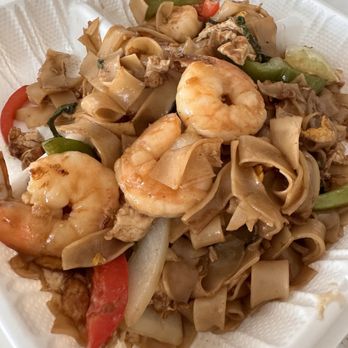 Soong Thai - Drunken noodles with shrimp - Thai Near Me - Ocoee, Florida
