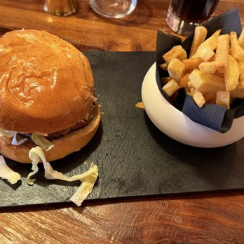 Le Bouclard d'Auvers - Burger and fries - French Near Me - Auvers-sur-Oise, 95