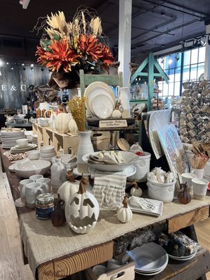 Stoneware & Co. by null