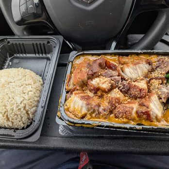 Tselogs - Lechon Kare Kare with garlic rice to go - Filipino Near Me - Daly City, California Tselogs - Lechon Kare Kare with garlic rice to go - Filipino Near Me - Daly City, California