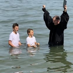 First Church of Squantum Cong - Open ocean baptism with Father Gray