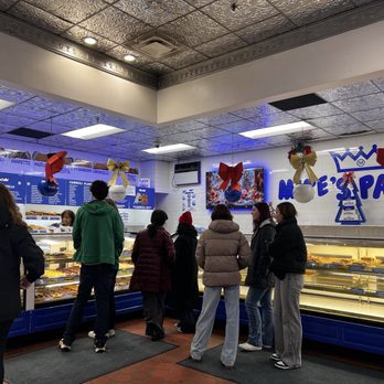 Mike's Pastry - A not so busy day - Bakeries Near Me - Boston, Massachusetts