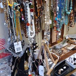 Lollys Thrift Store - Rings & Jewelry Household Goods