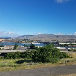 View from our room (23). * Celilo Inn, The Dalles, Oregon * June 8, 2019 View from our room (23). * Celilo Inn, The Dalles, Oregon * June 8, 2019