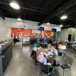 Han the Sushi Man - The new location dining room