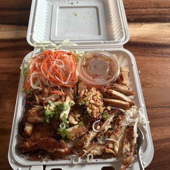 Golden Pho & Grill - DoorDash grilled chicken noodle bowl - Vietnamese Near Me - Denver, Colorado Golden Pho & Grill - DoorDash grilled chicken noodle bowl - Vietnamese Near Me - Denver, Colorado
